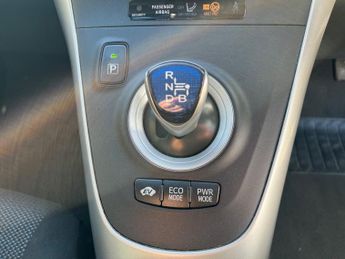 Toyota Auris 1.8 HYBRID T4 AUTOMATIC