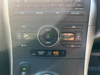 Toyota Auris 1.8 HYBRID T4 AUTOMATIC