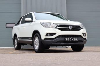 Ssangyong Musso EX with a 3.5 ton towing capacity rear load cover roll bar seeke