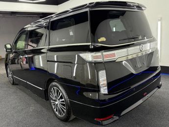 Nissan Elgrand E52 3.5 V6 Highway Star 350 4WD, PNE52