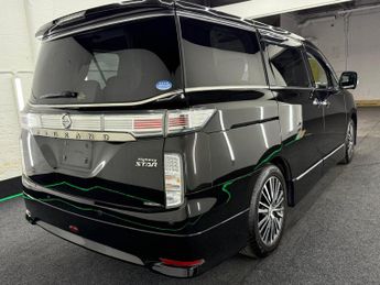 Nissan Elgrand E52 3.5 V6 Highway Star 350 4WD, PNE52