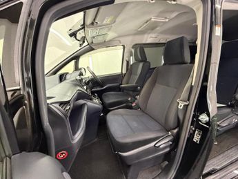 Toyota Voxy NOAH 1.8 HYBRID X