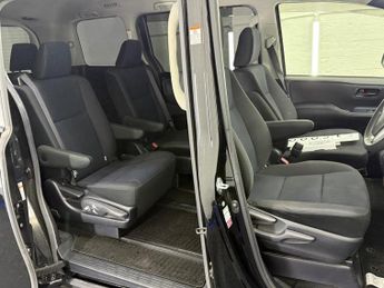 Toyota Voxy NOAH 1.8 HYBRID X
