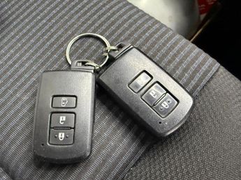 Toyota Voxy NOAH 1.8 HYBRID X