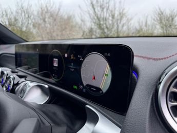 Mercedes-Benz EQB EQB 350 66KWH 4Matic AMG Line Premium Auto Electric 7 SEATER/PAN