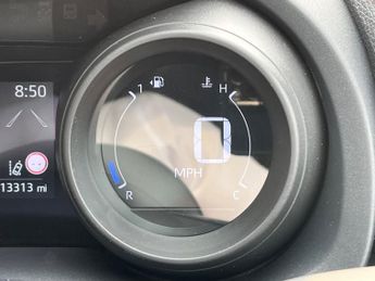 Toyota Yaris DESIGN FHEV