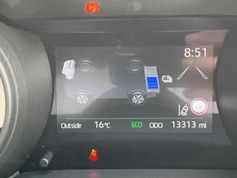 Toyota Yaris DESIGN FHEV
