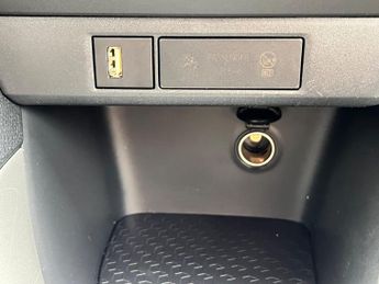 Toyota Yaris DESIGN FHEV