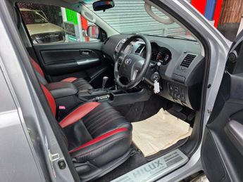 Toyota Hilux INVINCIBLE X 4X4 D-4D DCB AUTO