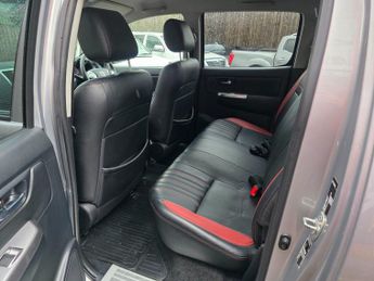 Toyota Hilux INVINCIBLE X 4X4 D-4D DCB AUTO