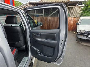 Toyota Hilux INVINCIBLE X 4X4 D-4D DCB AUTO