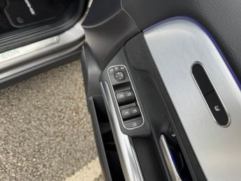 Mercedes-Benz EQA EQA 250 66KWH AMG Line Premium Auto Electric PAN ROOF/PARKTRONIC