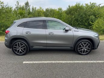 Mercedes-Benz EQA EQA 250 66KWH AMG Line Premium Auto Electric PAN ROOF/PARKTRONIC
