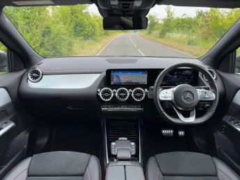 Mercedes-Benz EQA EQA 250 66KWH AMG Line Premium Auto Electric PAN ROOF/PARKTRONIC