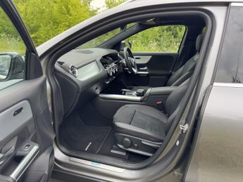 Mercedes-Benz EQA EQA 250 66KWH AMG Line Premium Auto Electric PAN ROOF/PARKTRONIC