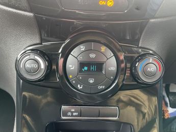 Ford Fiesta 1.0T EcoBoost Titanium Euro 6 (s/s) 5dr