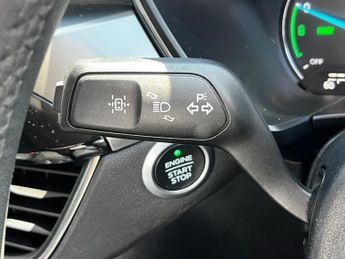 Ford Kuga TITANIUM FIRST EDITION