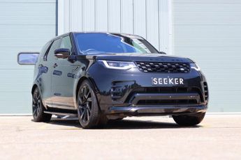 Land Rover Discovery R-DYNAMIC HSE MHEV   black pack side steps black wheels painted 
