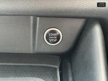 Nissan Qashqai 1.3 DIG-T MHEV N-Connecta SUV 5dr Petrol Hybrid XTRON Euro 6 (s/