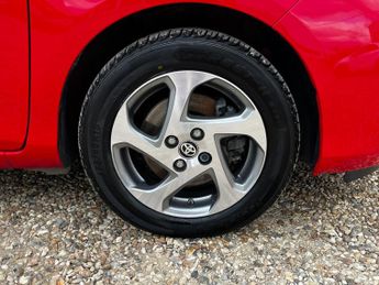 Toyota Yaris HYBRID ICON