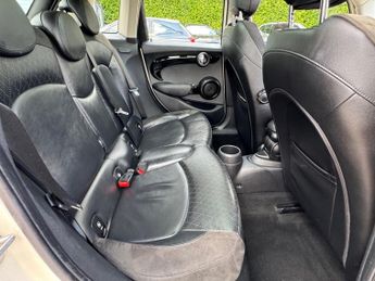 Mini Hatch 1.5 Cooper Auto Euro 6 (s/s) 5dr
