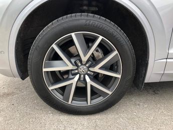 Volkswagen Touareg V6 R-LINE TECH TDI automatic, 83,000m 2 owners £5000 of options