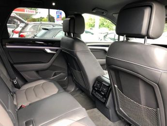 Volkswagen Touareg V6 R-LINE TECH TDI automatic, 83,000m 2 owners £5000 of options