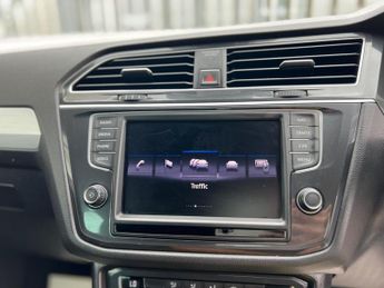 Volkswagen Tiguan 2.0 TDI BlueMotion Tech SE Navigation DSG 4Motion Euro 6 (s/s) 5