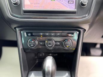 Volkswagen Tiguan 2.0 TDI BlueMotion Tech SE Navigation DSG 4Motion Euro 6 (s/s) 5
