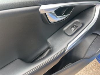 Volvo V40 2.0 T2 GPF R-Design Nav Plus Euro 6 (s/s) 5dr