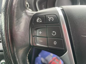 Volvo V40 2.0 T2 GPF R-Design Nav Plus Euro 6 (s/s) 5dr