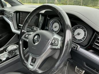 Volkswagen Touareg V6 R-LINE TDI
