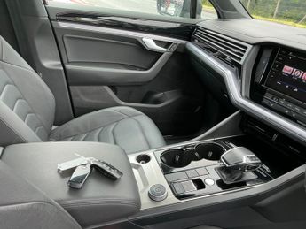 Volkswagen Touareg V6 R-LINE TDI