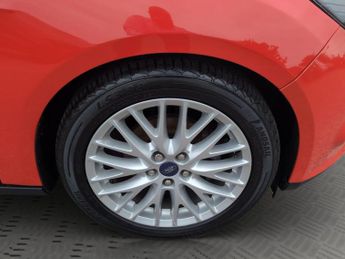 Ford Focus 1.0T EcoBoost Zetec Euro 5 (s/s) 5dr