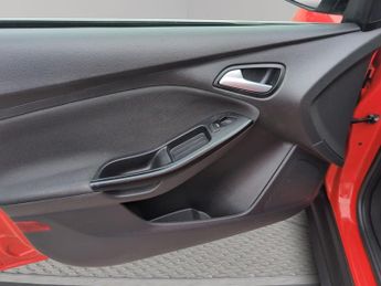 Ford Focus 1.0T EcoBoost Zetec Euro 5 (s/s) 5dr