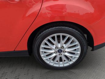 Ford Focus 1.0T EcoBoost Zetec Euro 5 (s/s) 5dr