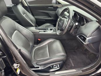 Jaguar XE 2.0d Portfolio Auto AWD Euro 6 (s/s) 4dr
