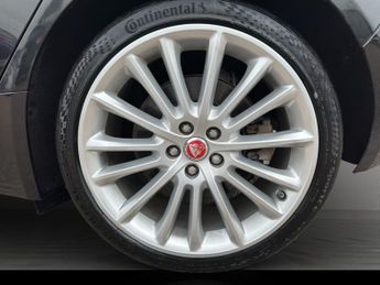 Jaguar XE 2.0d Portfolio Auto AWD Euro 6 (s/s) 4dr