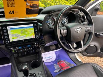 Toyota Hilux 2.8 D-4D Invincible X Auto 4WD Euro 6 (s/s) 4dr