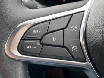 Renault Captur TECHNO E-TECH