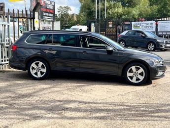 Volkswagen Passat 1.6 TDI SE Nav DSG Euro 6 (s/s) 5dr