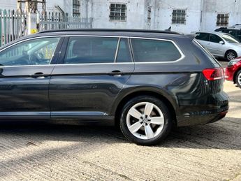 Volkswagen Passat 1.6 TDI SE Nav DSG Euro 6 (s/s) 5dr