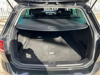 Volkswagen Passat 1.6 TDI SE Nav DSG Euro 6 (s/s) 5dr