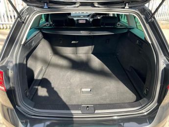 Volkswagen Passat 1.6 TDI SE Nav DSG Euro 6 (s/s) 5dr