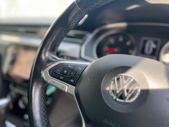 Volkswagen Passat 1.6 TDI SE Nav DSG Euro 6 (s/s) 5dr