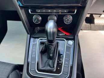 Volkswagen Passat 1.6 TDI SE Nav DSG Euro 6 (s/s) 5dr