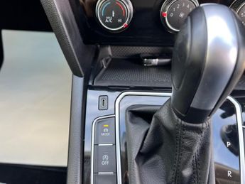 Volkswagen Passat 1.6 TDI SE Nav DSG Euro 6 (s/s) 5dr