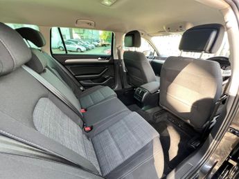 Volkswagen Passat 1.6 TDI SE Nav DSG Euro 6 (s/s) 5dr