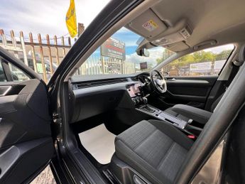 Volkswagen Passat 1.6 TDI SE Nav DSG Euro 6 (s/s) 5dr