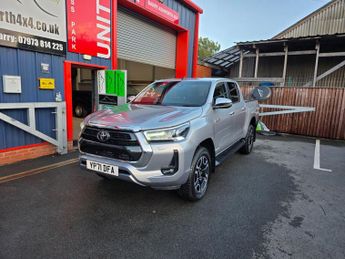 Toyota Hi Lux INVINCIBLE 4WD D-4D DCB